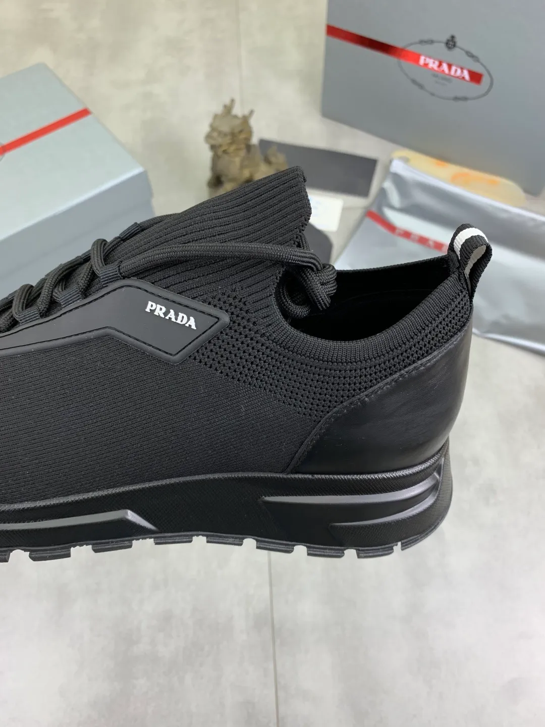 Men's Men's Shoes 💰P500💰【New Style】 (PRADA) The latest model of men's shoes has been launched on the official website in 1:1 copy, synchronized with Hong Kong counters, and on the same catwalk; all made of cowhide Epoxy mesh ➕Imported breathable fabric with cowhide lining, 🍡🍡Original 1:1 rubber outsole, non-slip and wear-resistant; comfortable on the feet, attractive style, fine workmanship, and simple and neat shoe lasts, highlighting a man's boldness and toughness, 👍size 38 to 44 3⃣️Color🉑️Choose